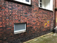 Graffitientfernung Hamburg - Hauswand nach der Reinigung